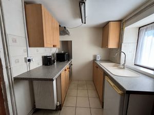 Kitchen_2MC- click for photo gallery
